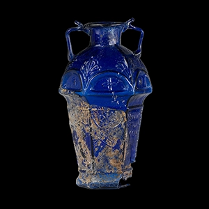 Glass hexagonal amphoriskos
