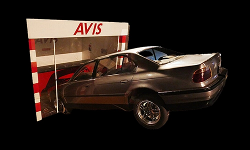 Tomorrow Never Dies - BMW 750iL Miniature Crashed in Avis Office
